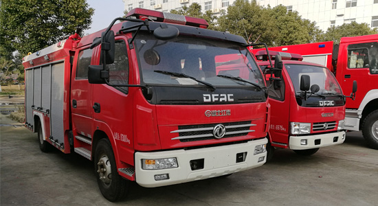 東風多利卡3.5噸水罐消防車